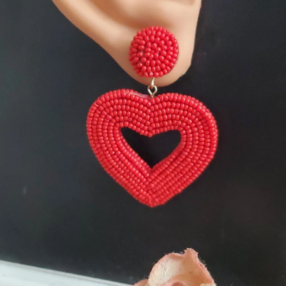 Piper K Handcrafted Seedbead Heart Earrings - Picture 1 of 8